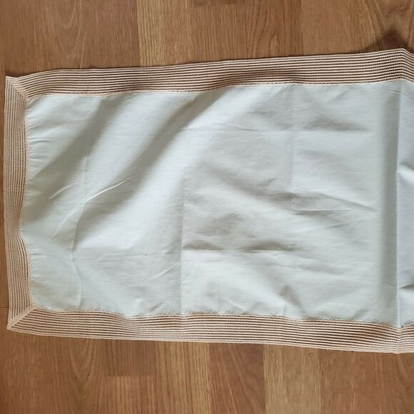 Vintage Estate Handmade Table Runner Pink White 38x13 Inch - Picture 2 of 4